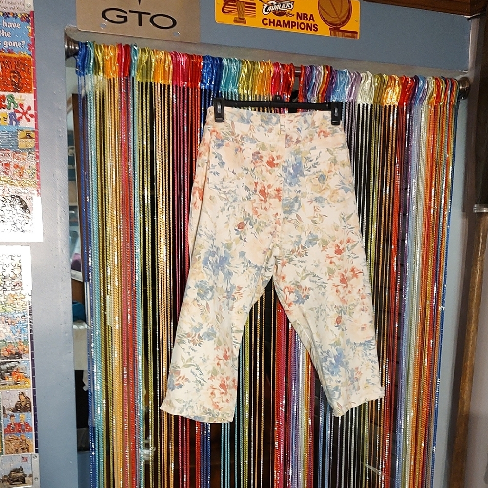 Gloria Vanderbilt Multicolor Floral Jeans - Picture 5 of 5